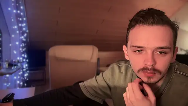 Snapshot of naked_psy chatting on 12, 1, 2025 naked psy online show from 12, 1, 2025