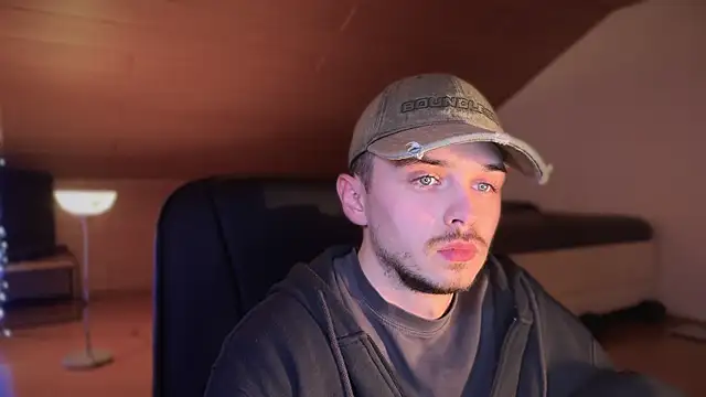 Snapshot of naked_psy chatting on 15, 2, 2025 naked psy online show from 15, 2, 2025