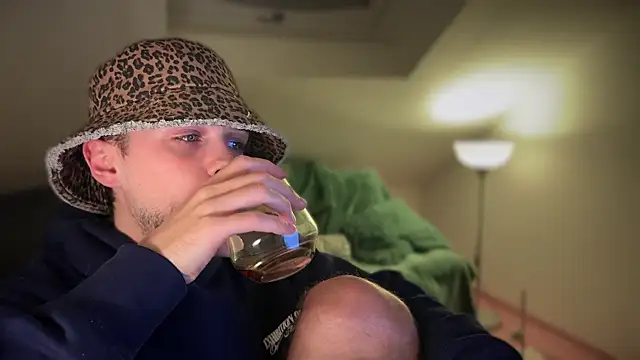 Snapshot of naked_psy chatting on 13, 3, 2025 naked psy online show from 13, 3, 2025