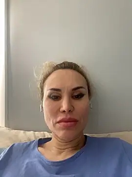 Snapshot of Radmila_Queen_ chatting on 15, 5, 2026 Radmila Queen online show from 15, 5, 2026