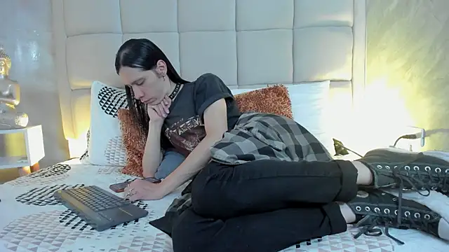 Snapshot of Hecatee_77 chatting on 19, 2, 2026 Hecatee 77 online show from 19, 2, 2026