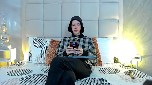 Snapshot of Hecatee_77 chatting on 23, 2, 2026 Hecatee 77 online show from 23, 2, 2026