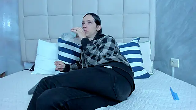 Snapshot of Hecatee_77 chatting on 4, 3, 2026 Hecatee 77 online show from 4, 3, 2026