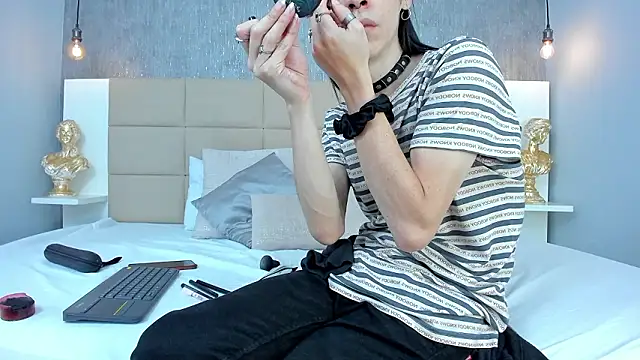 Snapshot of Hecatee_77 chatting on 19, 3, 2026 Hecatee 77 online show from 19, 3, 2026