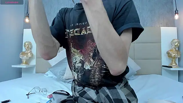 Snapshot of Hecatee_77 chatting on 23, 3, 2026 Hecatee 77 online show from 23, 3, 2026