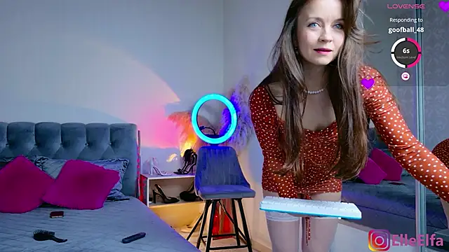 Snapshot of Elfaelle chatting on 12, 9, 2025 Elfaelle online show from 12, 9, 2025