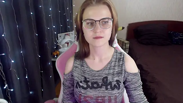 MissBrightShine online show from 11, 1, 2025