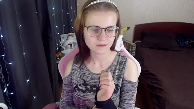 MissBrightShine online show from 12, 1, 2025