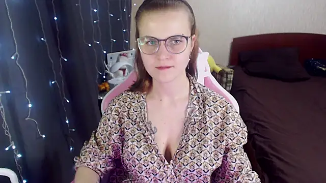 MissBrightShine online show from 30, 1, 2025