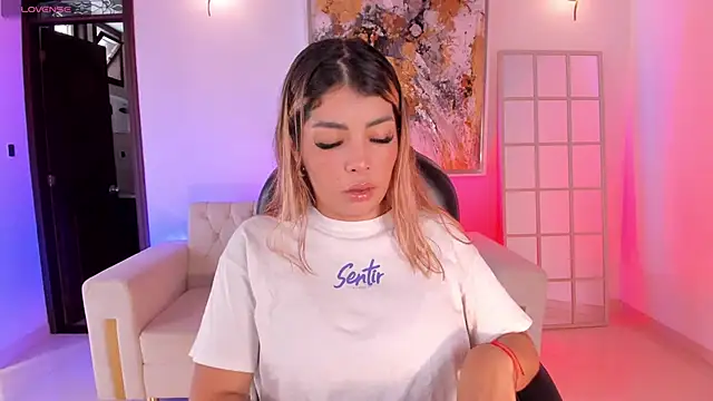 LisaMonroe  online show from 27, 1, 2025