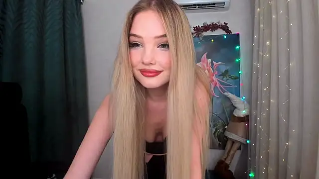 Snapshot of FloweryLove_1 chatting on 16, 12, 2024 FloweryLove 1 online show from 16, 12, 2024