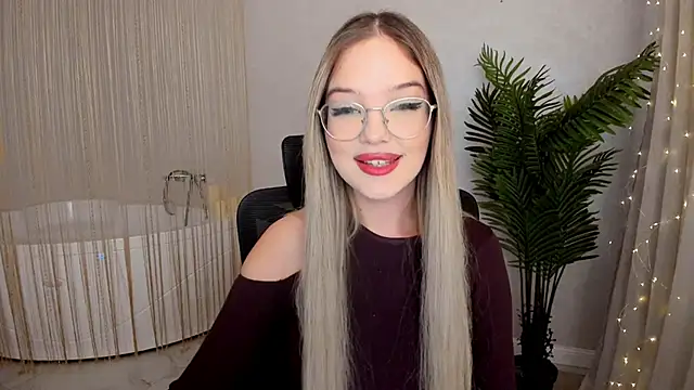 Snapshot of FloweryLove_1 chatting on 14, 1, 2025 FloweryLove 1 online show from 14, 1, 2025