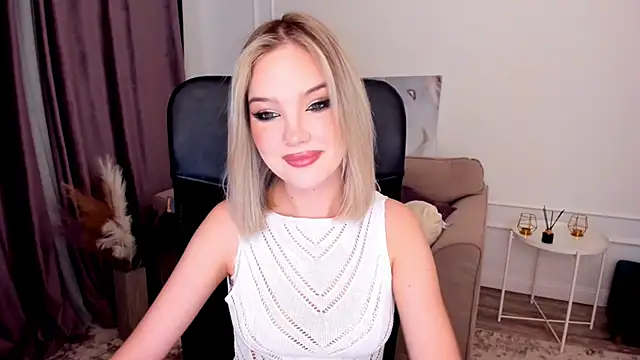 Snapshot of FloweryLove_1 chatting on 5, 3, 2025 FloweryLove 1 online show from 5, 3, 2025