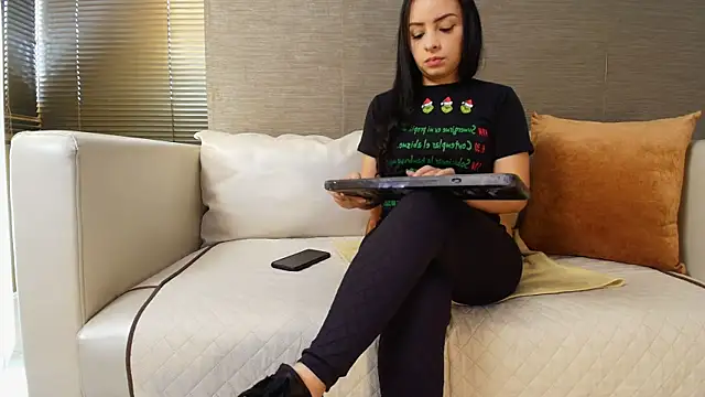 Sophie LittleS online show from 13, 12, 2024