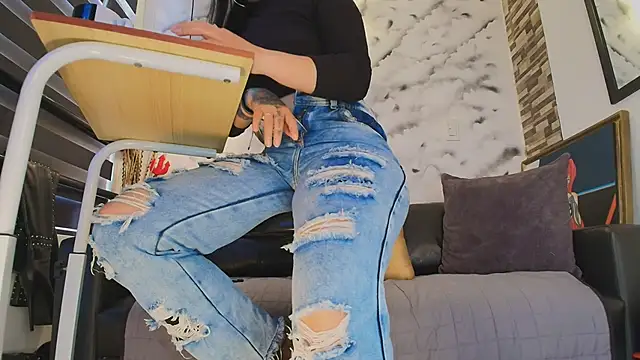 Sophie LittleS online show from 8, 5, 2026