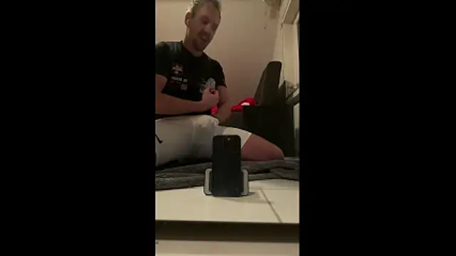 Snapshot of LeviXtreme chatting on 6, 11, 2025 LeviXtreme online show from 6, 11, 2025