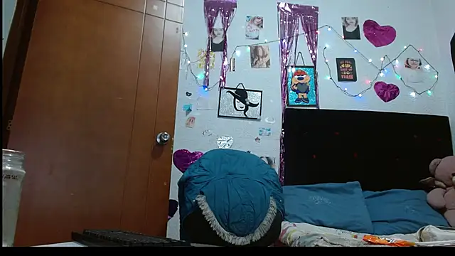 Saray extrovert  online show from 18, 2, 2025