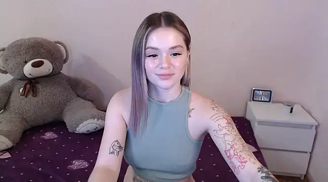Snapshot of miaacatt chatting on 10, 3, 2025 miaacatt online show from 10, 3, 2025
