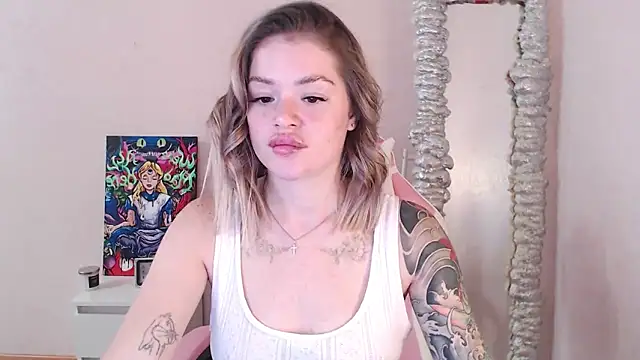 Snapshot of miaacatt chatting on 13, 9, 2025 miaacatt online show from 13, 9, 2025