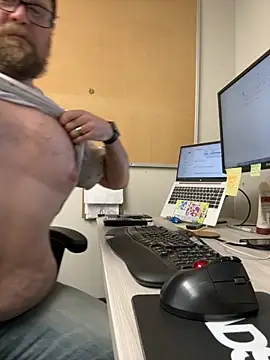 Bigbi6foot5 online show from 5, 11, 2025