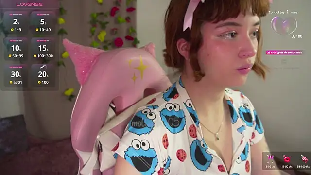 Snapshot of molly_russell chatting on 4, 11, 2025 molly russell online show from 4, 11, 2025