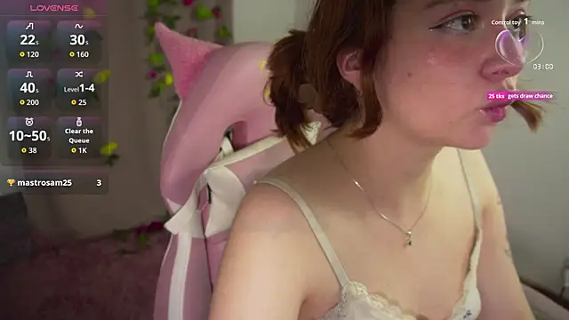 Snapshot of molly_russell chatting on 5, 11, 2025 molly russell online show from 5, 11, 2025