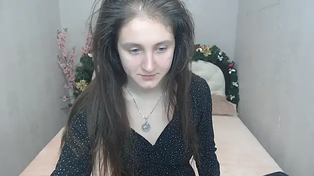 Holliy Cooper online show from 25, 12, 2024