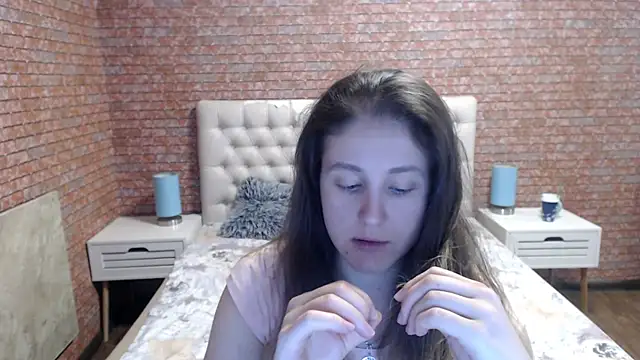 Holliy Cooper online show from 13, 9, 2025