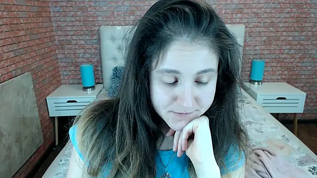 Holliy Cooper online show from 10, 11, 2025