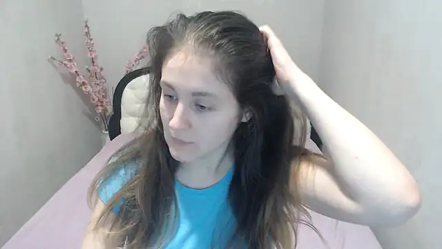 Holliy Cooper online show from 16, 3, 2026