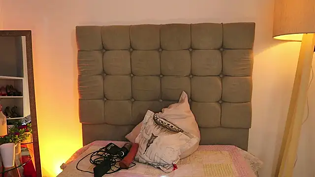Snapshot of alix_bay chatting on 23, 12, 2024 alix bay online show from 23, 12, 2024