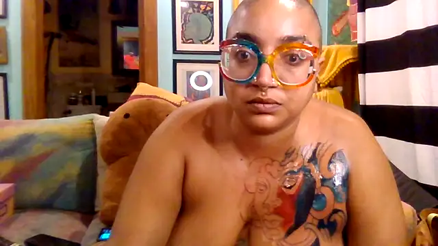 QueenSquirtnTwerk online show from 1, 3, 2026