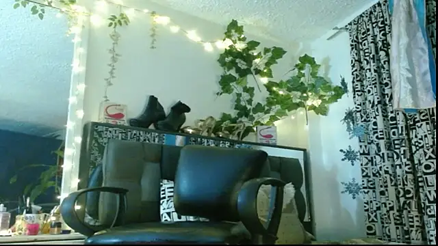 DULCE ZOE online show from 19, 3, 2025