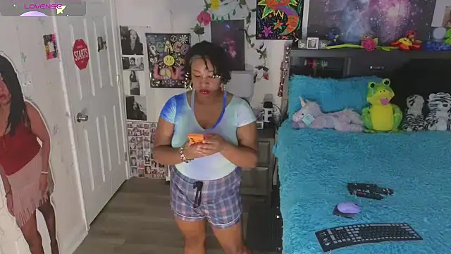 Snapshot of temptressbeauty24 chatting on 9, 10, 2025 temptressbeauty24 online show from 9, 10, 2025