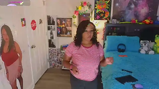 Snapshot of temptressbeauty24 chatting on 18, 10, 2025 temptressbeauty24 online show from 18, 10, 2025