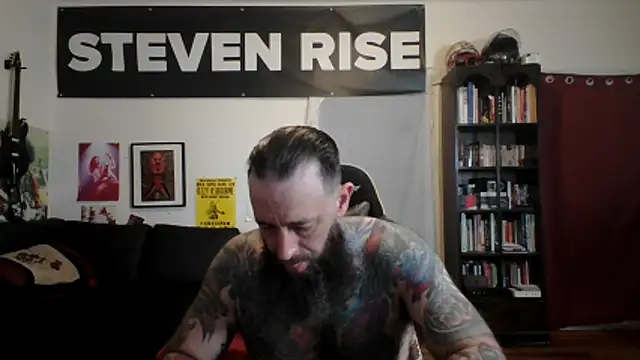 Snapshot of StevenRiseNYC chatting on 17, 4, 2026 StevenRiseNYC online show from 17, 4, 2026