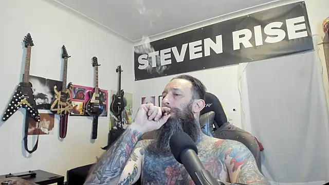 Snapshot of StevenRiseNYC chatting on 4, 5, 2026 StevenRiseNYC online show from 4, 5, 2026