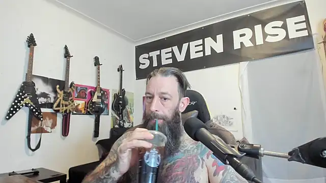 Snapshot of StevenRiseNYC chatting on 4, 5, 2026 StevenRiseNYC online show from 4, 5, 2026