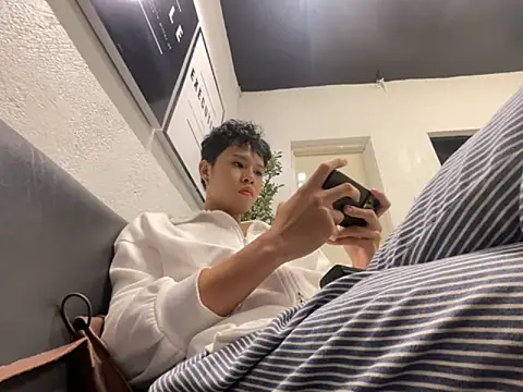 Plaxtique online show from 8, 11, 2025