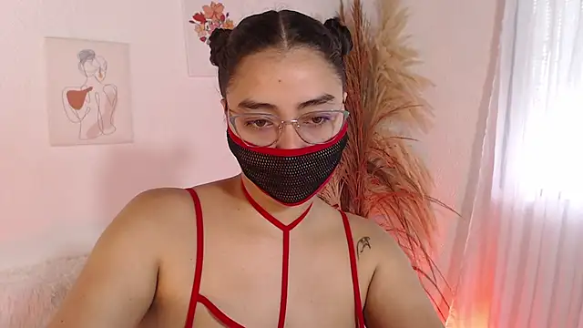 Snapshot of _Kim__M chatting on 8, 10, 2025  Kim  M online show from 8, 10, 2025