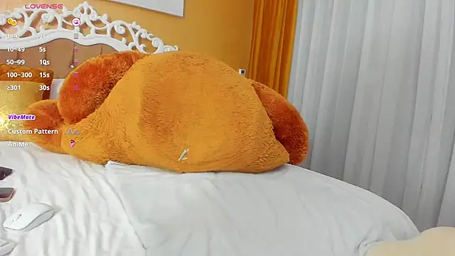 Snapshot of GoldenCaroline chatting on 17, 10, 2025 GoldenCaroline online show from 17, 10, 2025