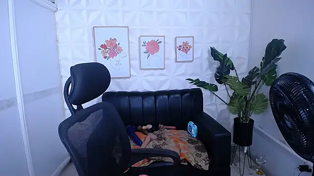 Valentinaa mature online show from 17, 3, 2026