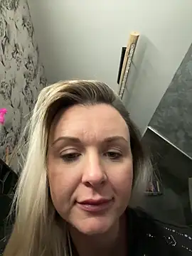 Snapshot of Bella-Tight chatting on 12, 2, 2026 Bella-Tight online show from 12, 2, 2026