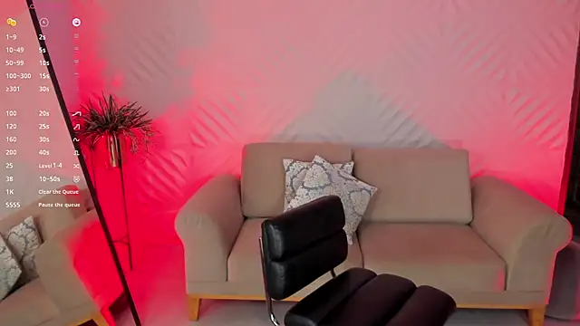 LizzHamilton   online show from 13, 12, 2024
