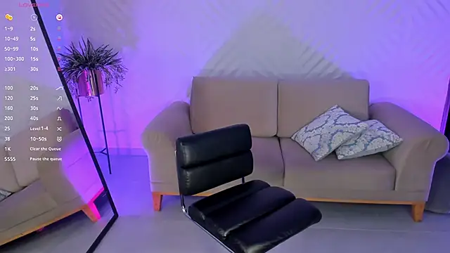 LizzHamilton   online show from 14, 12, 2024