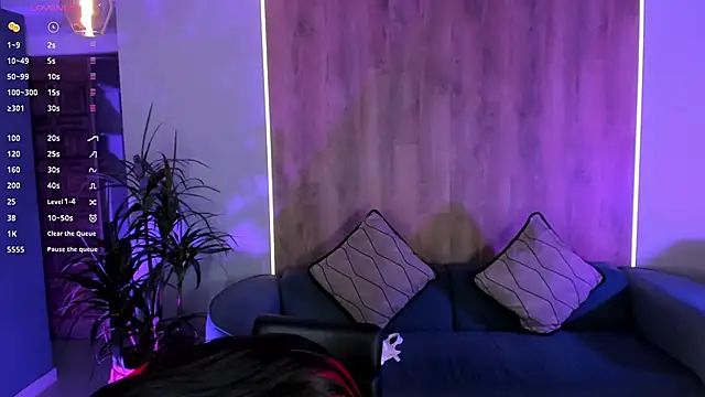 LizzHamilton   online show from 31, 12, 2024