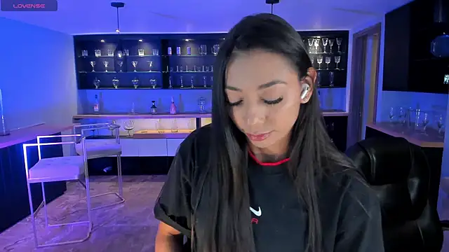 LizzHamilton   online show from 13, 1, 2025