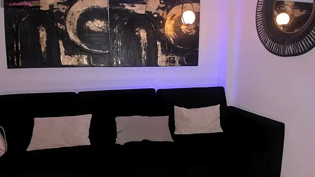 LizzHamilton   online show from 3, 3, 2026