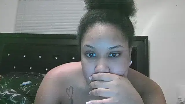 Snapshot of creamdreammmm chatting on 22, 3, 2025 creamdreammmm online show from 22, 3, 2025
