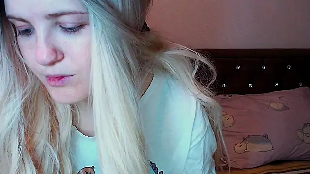 Sara4uu online show from 3, 10, 2025